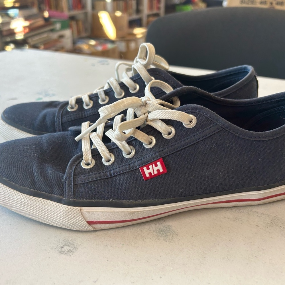 HH like new sneakers